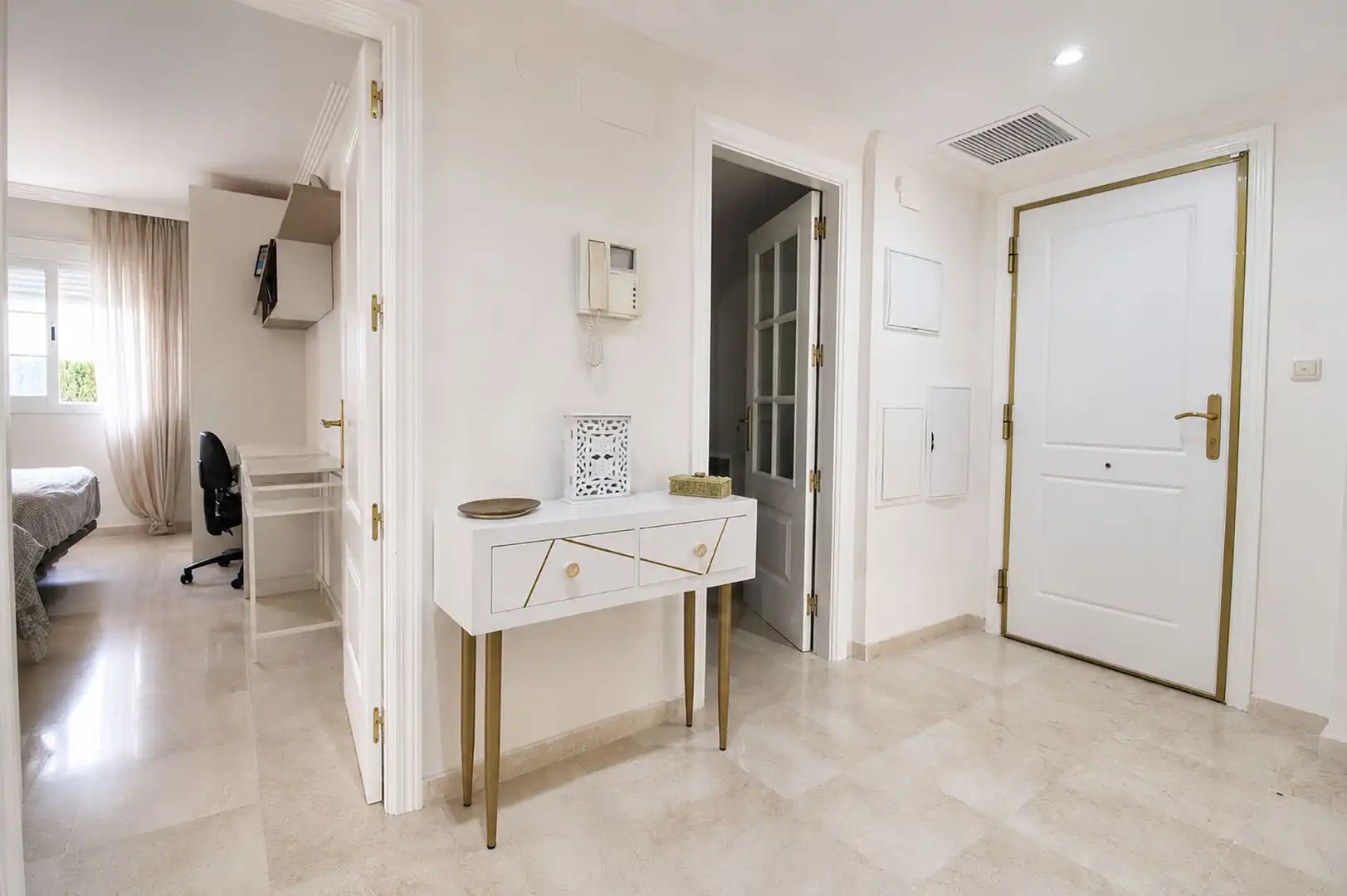 Flat for rent in Marbella  with Air Conditioner, Terrace and Swimming Pool