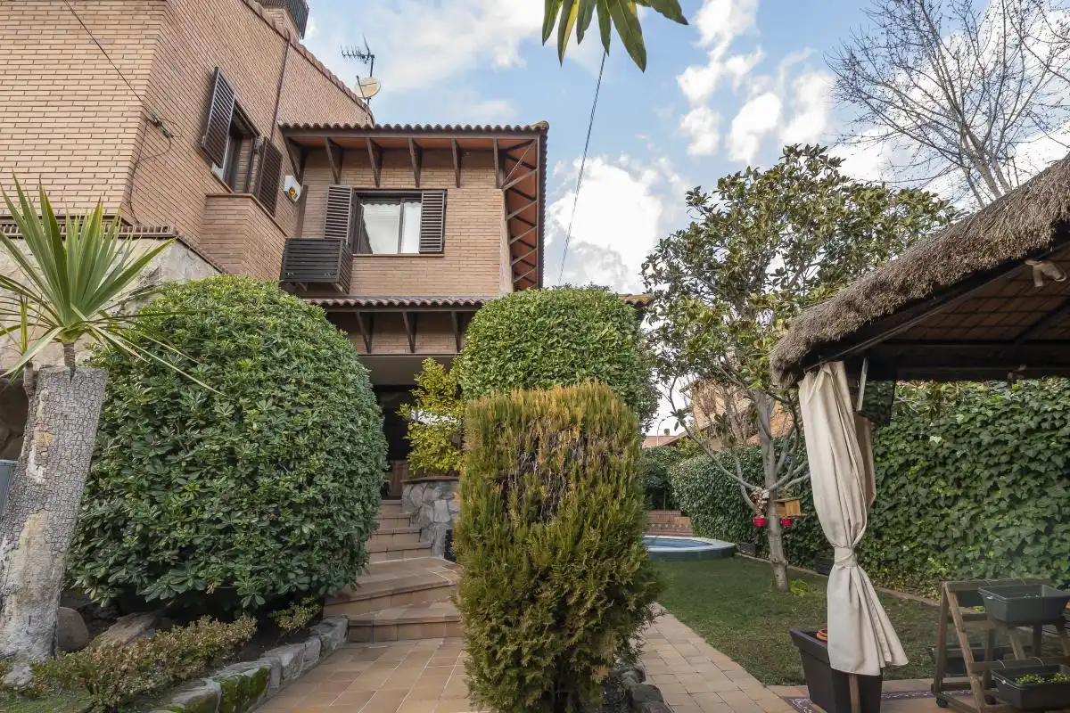 Jardín de Casa adosada en venta en Madrid con Aire acondicionado, Calefacción y Jardín privado