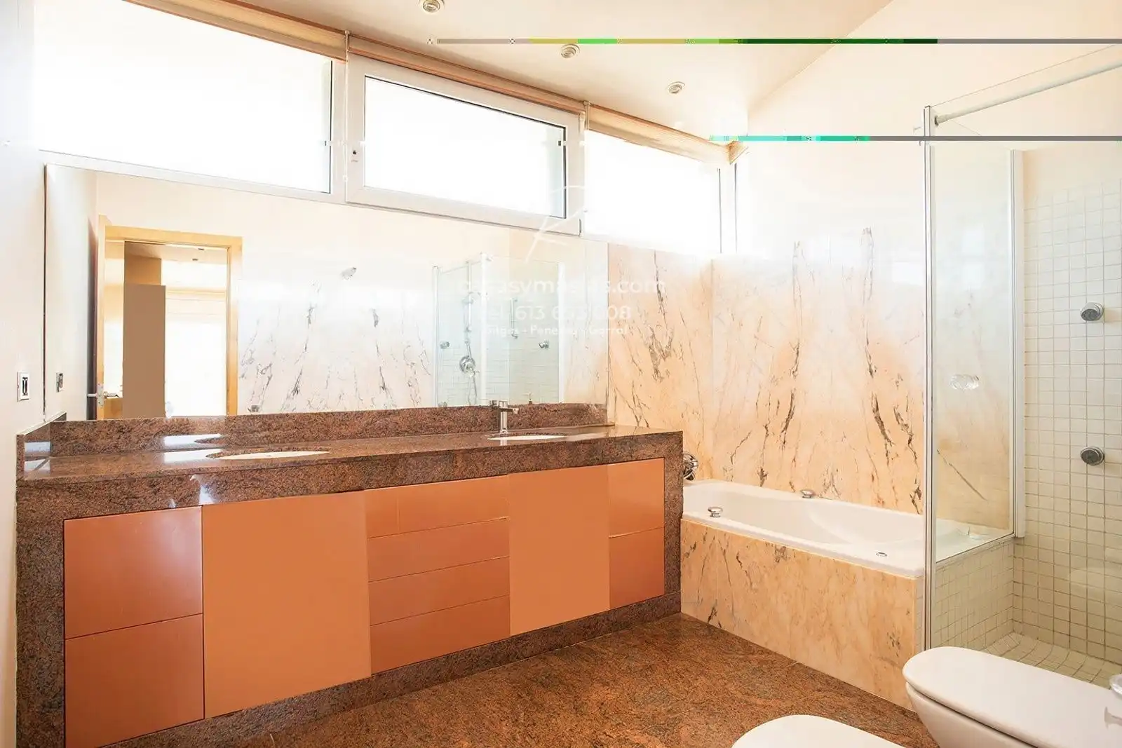 Baño de Casa o chalet en venta en Pacs del Penedès con Aire acondicionado, Calefacción y Jardín privado