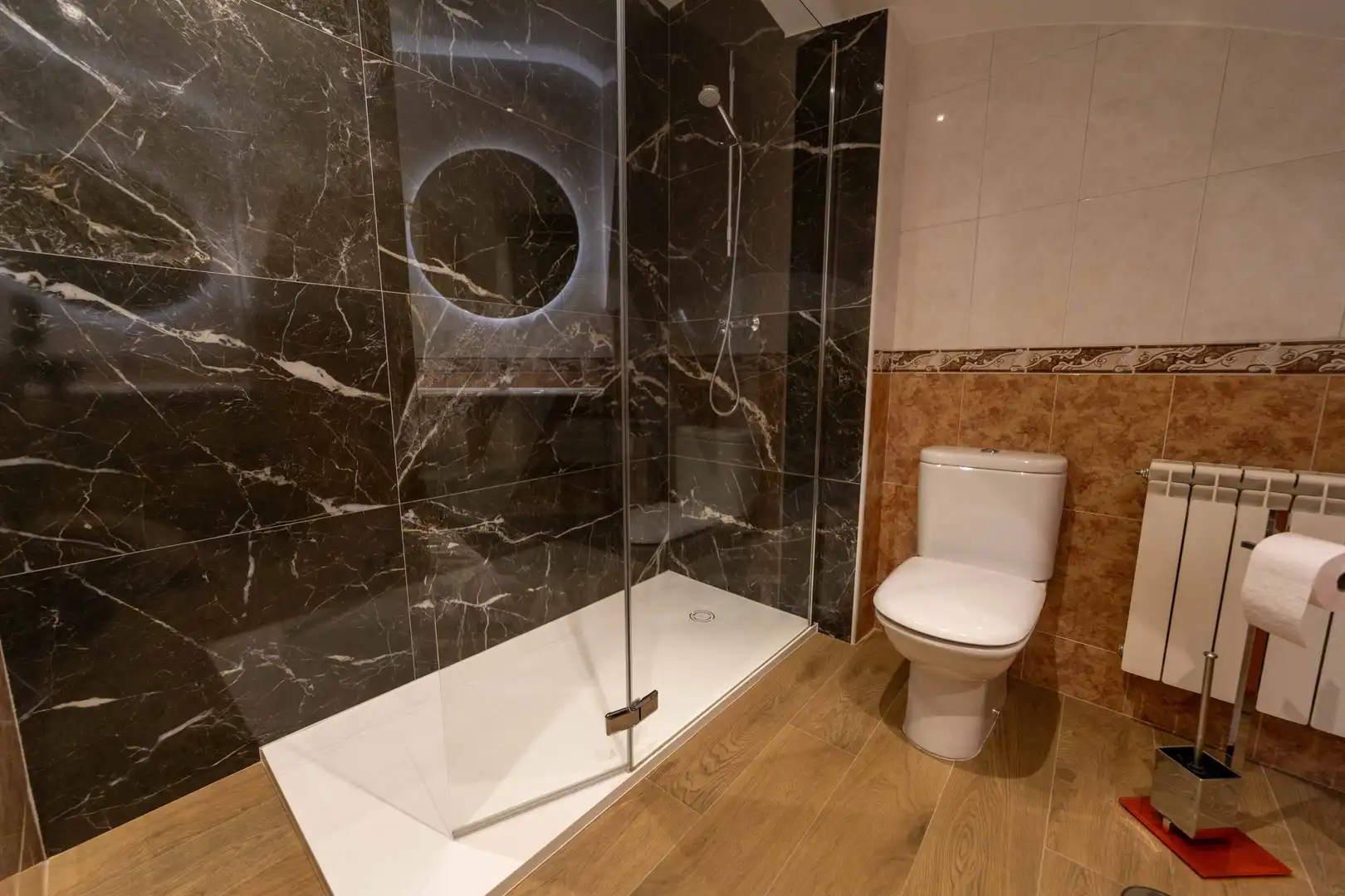 Baño de Casa o chalet en venta en León Capital  con Calefacción y Terraza