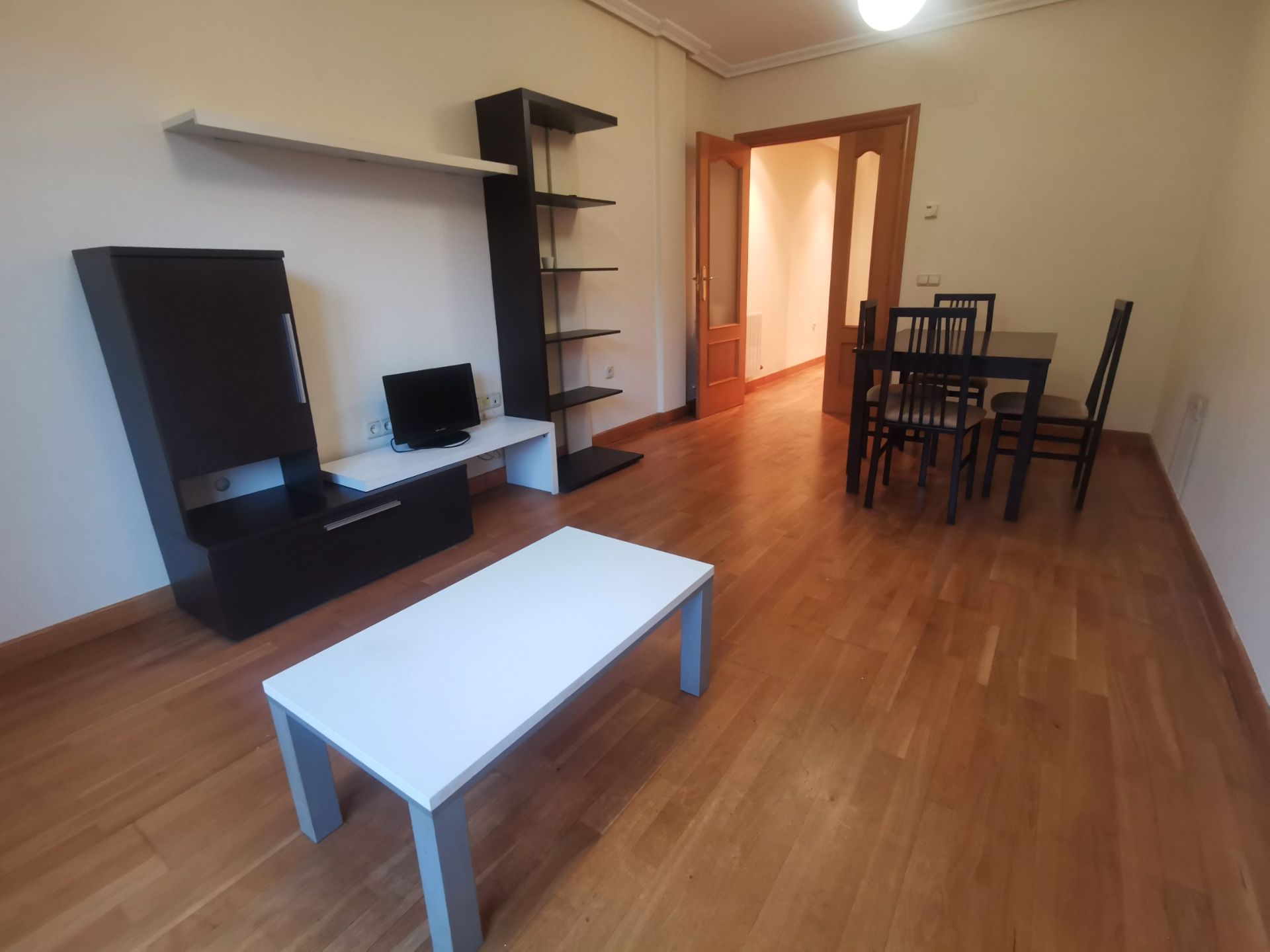 Living room of Flat for sale in Salamanca Capital  with Heating, Parquet flooring and Oven