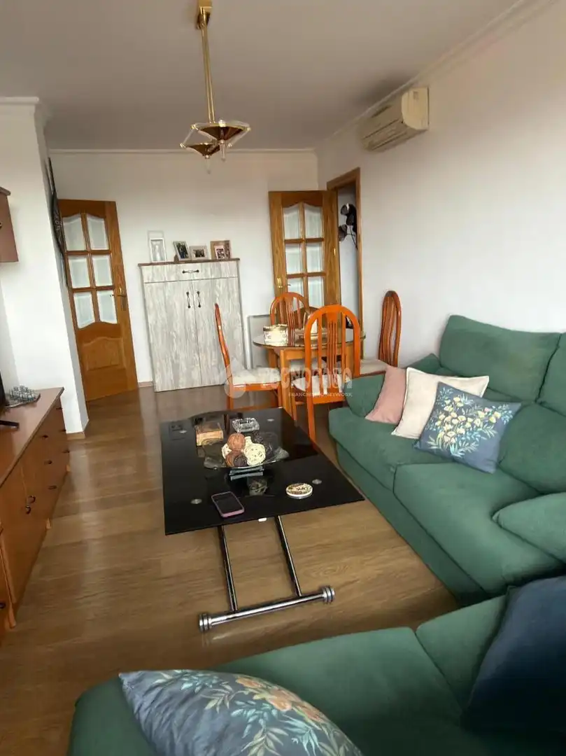 Wohnzimmer von Wohnung zum Verkauf in La Zubia mit Klimaanlage