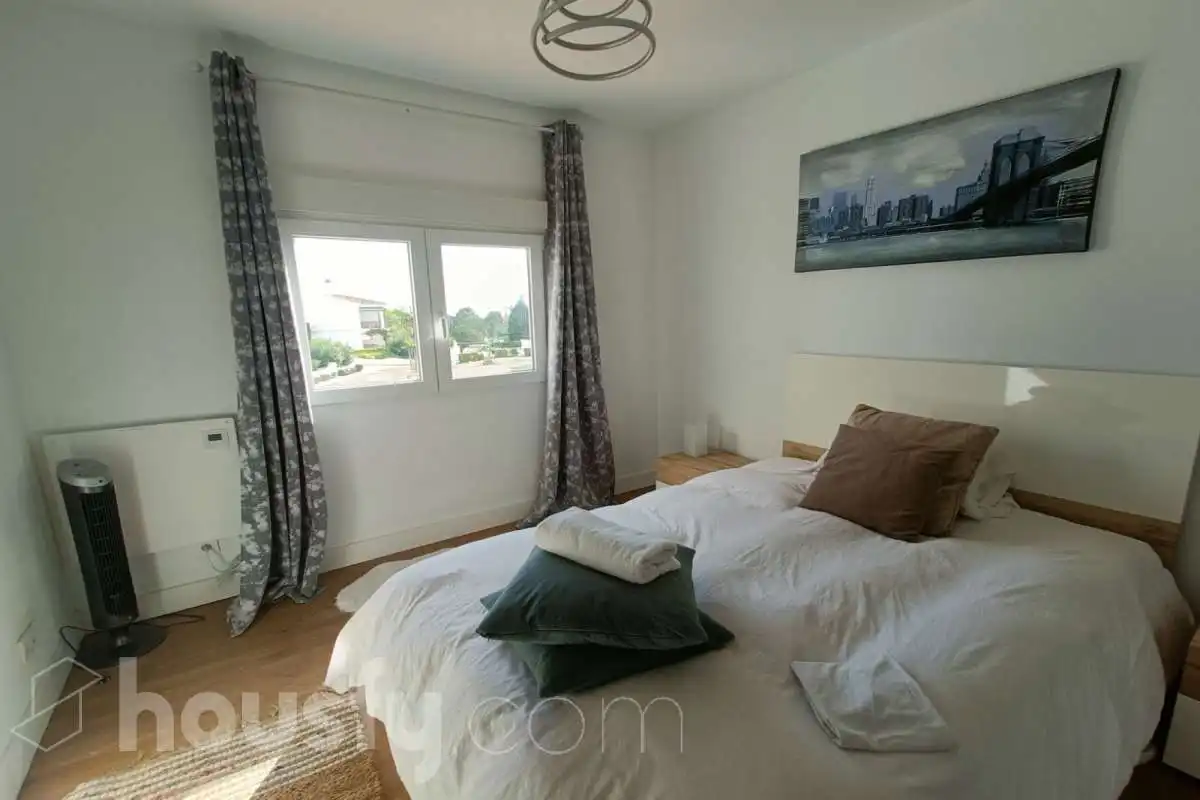 Bedroom of Flat for sale in Benahavís  with Air Conditioner, Heating and Private garden