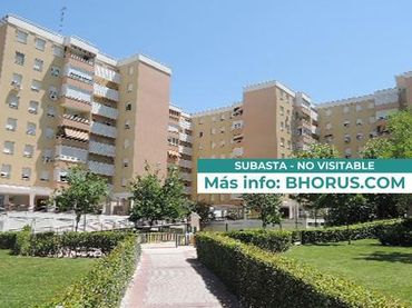 Piso con ascensor en venta en NUEVO VERSALLES 32