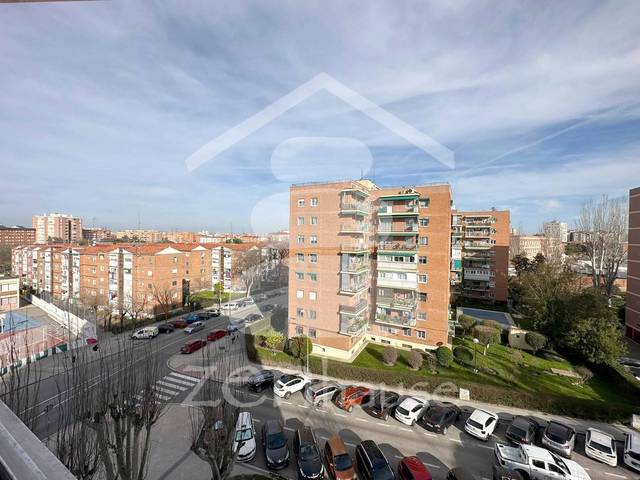 Piso en Venta en Calle Aldeanueva de la Vera en Las Águilas