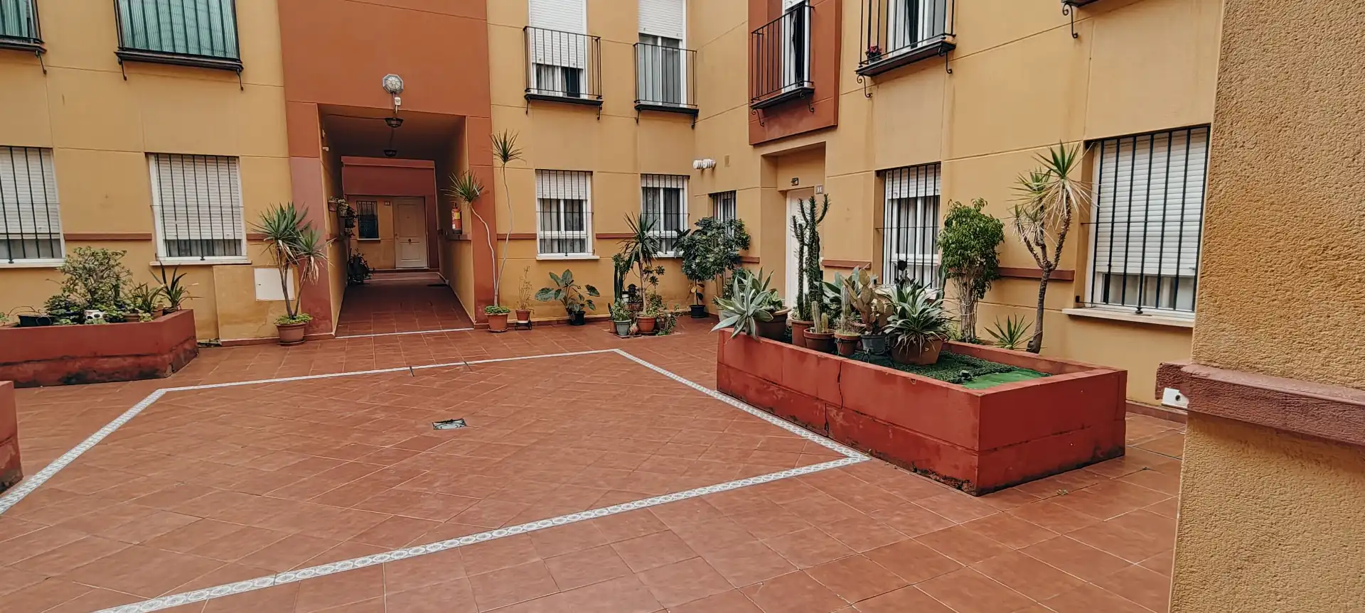 Vista exterior de Dúplex en venta en Dos Hermanas con Aire acondicionado, Trastero y Horno
