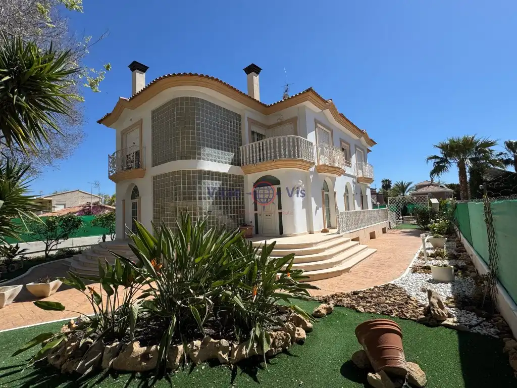 Casa amb piscina en venda a Urbanizacion Alamedas - Sutullena, imagen 2