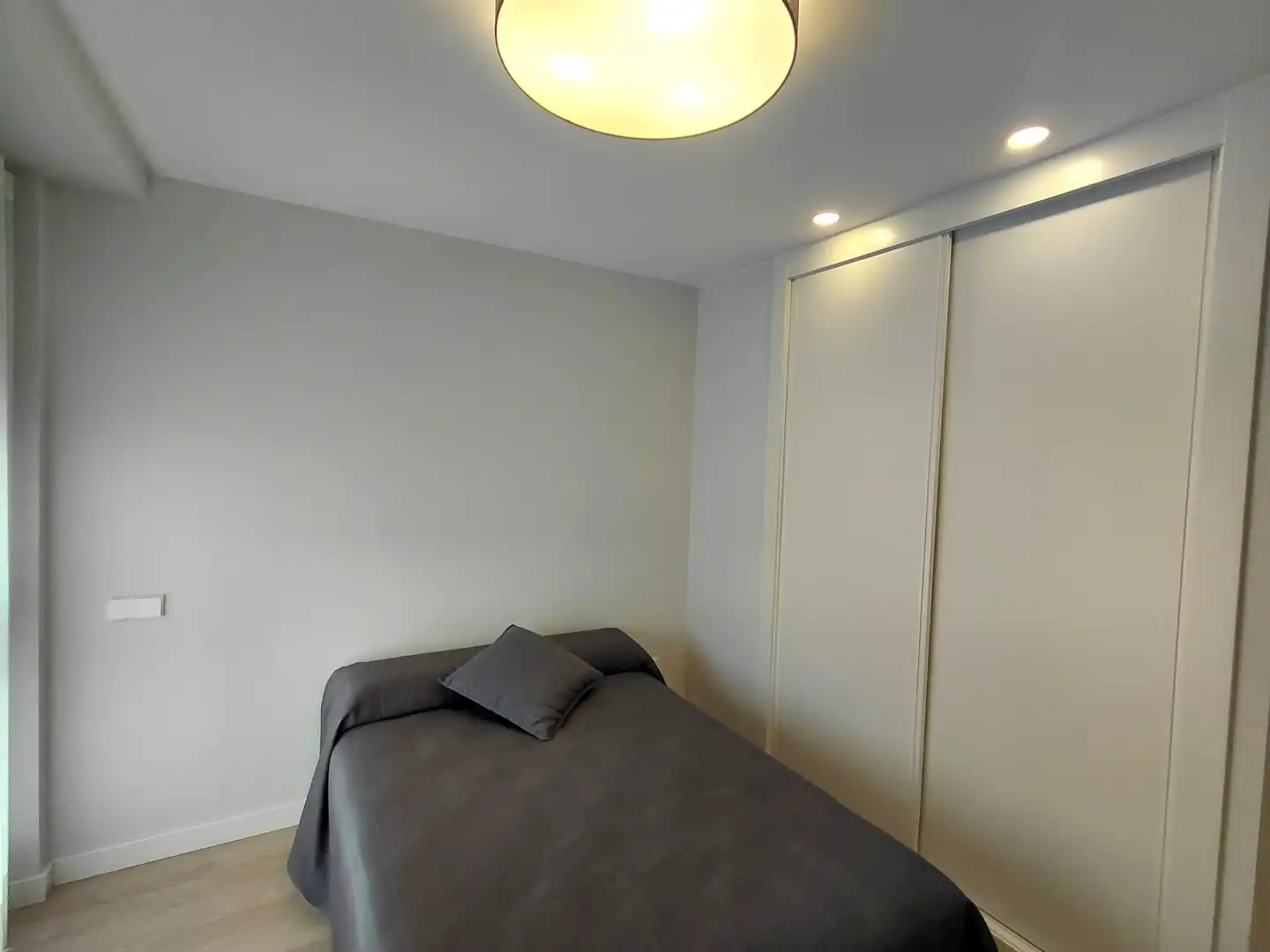 Schlafzimmer von Wohnung zum Verkauf in Oleiros mit Heizung, Privatgarten und Parkett