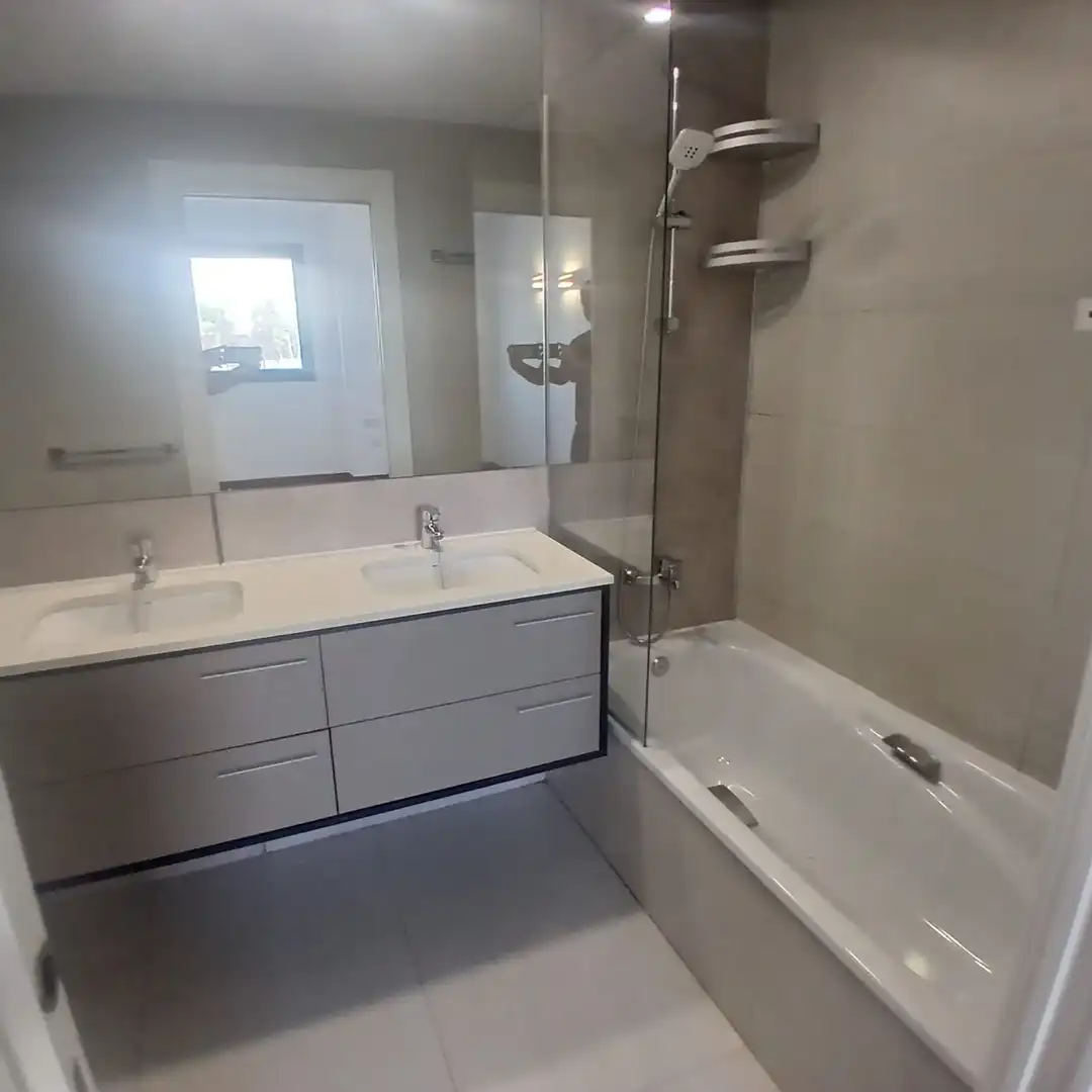 Bathroom of Flat for sale in Terrassa  with Air Conditioner, Heating and Oven