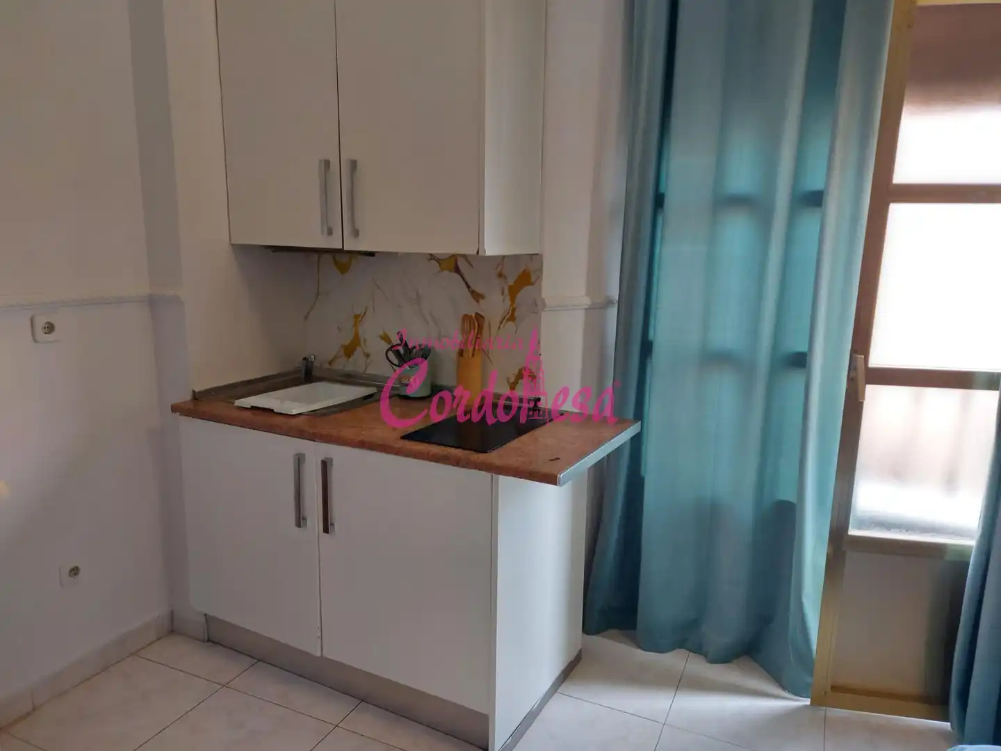 Cocina de Estudio de alquiler en Córdoba con Aire acondicionado, Terraza y Balcón