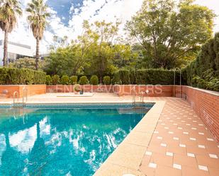 Swimming pool of Apartment for sale in  Sevilla Capital  with Air Conditioner, Heating and Parquet flooring