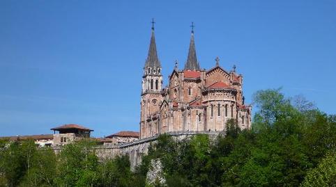 Foto 2 de Casa adosada en venda a Avenida Covadonga, 4, Cangas de Onís, Asturias