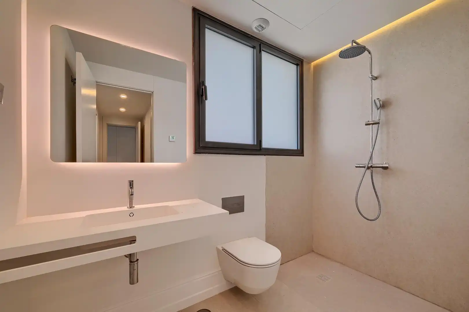 Bathroom of Apartments for sale in Fuengirola  with Air Conditioner, Terrace and Storage room