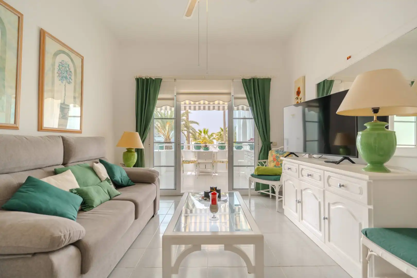 Wohnzimmer von Erdgeschoss zum Verkauf in Adeje mit Terrasse