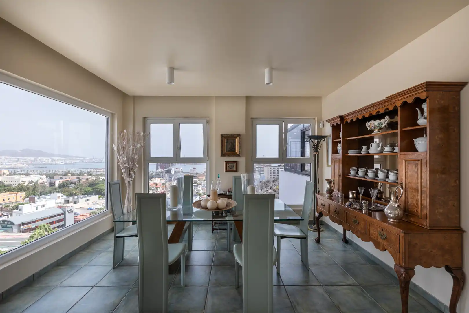 Menjador de Casa o xalet en venda en Las Palmas de Gran Canaria amb Aire condicionat, Terrassa i Moblat