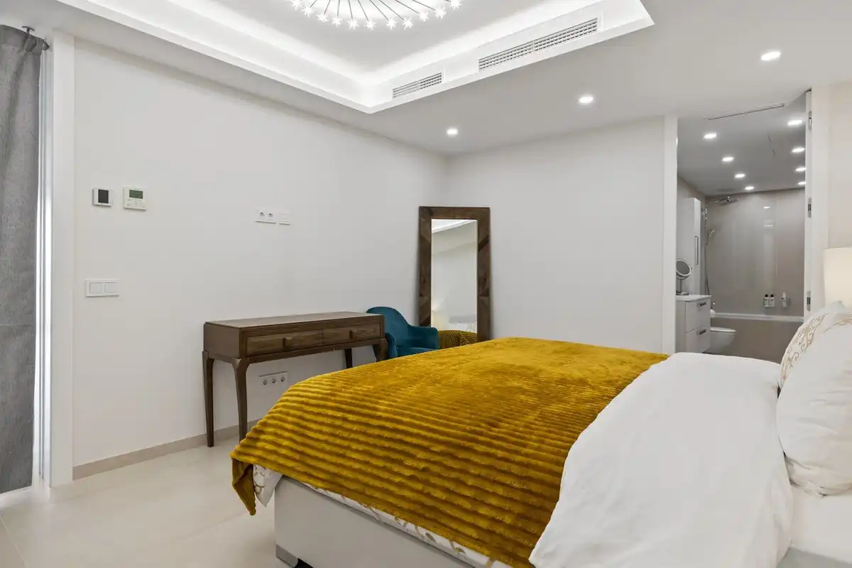 Dormitori de Pis en venda en Marbella amb Aire condicionat, Traster i Sauna