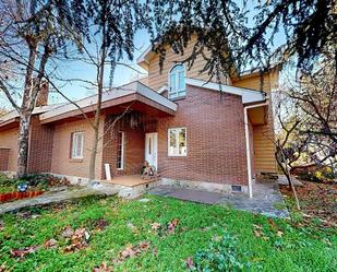 Vista exterior de Casa o xalet en venda en Colmenarejo amb Aire condicionat, Calefacció i Jardí privat