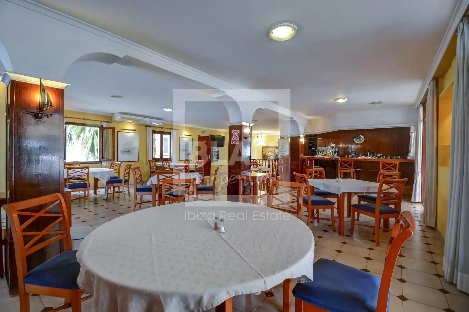 Local en venta en Sant Josep de sa Talaia con Aire acondicionado, Terraza y Amueblado
