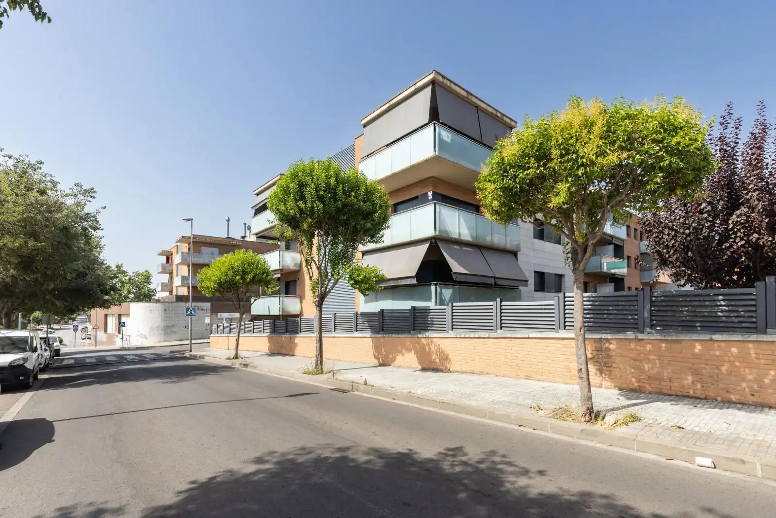 Vista exterior de Pis en venda en Parets del Vallès amb Calefacció, Jardí privat i Parquet