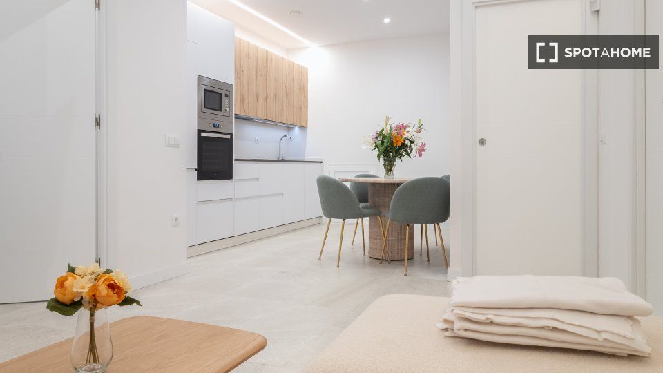Cocina de Piso de alquiler en  Madrid Capital con Aire acondicionado, Calefacción y Amueblado