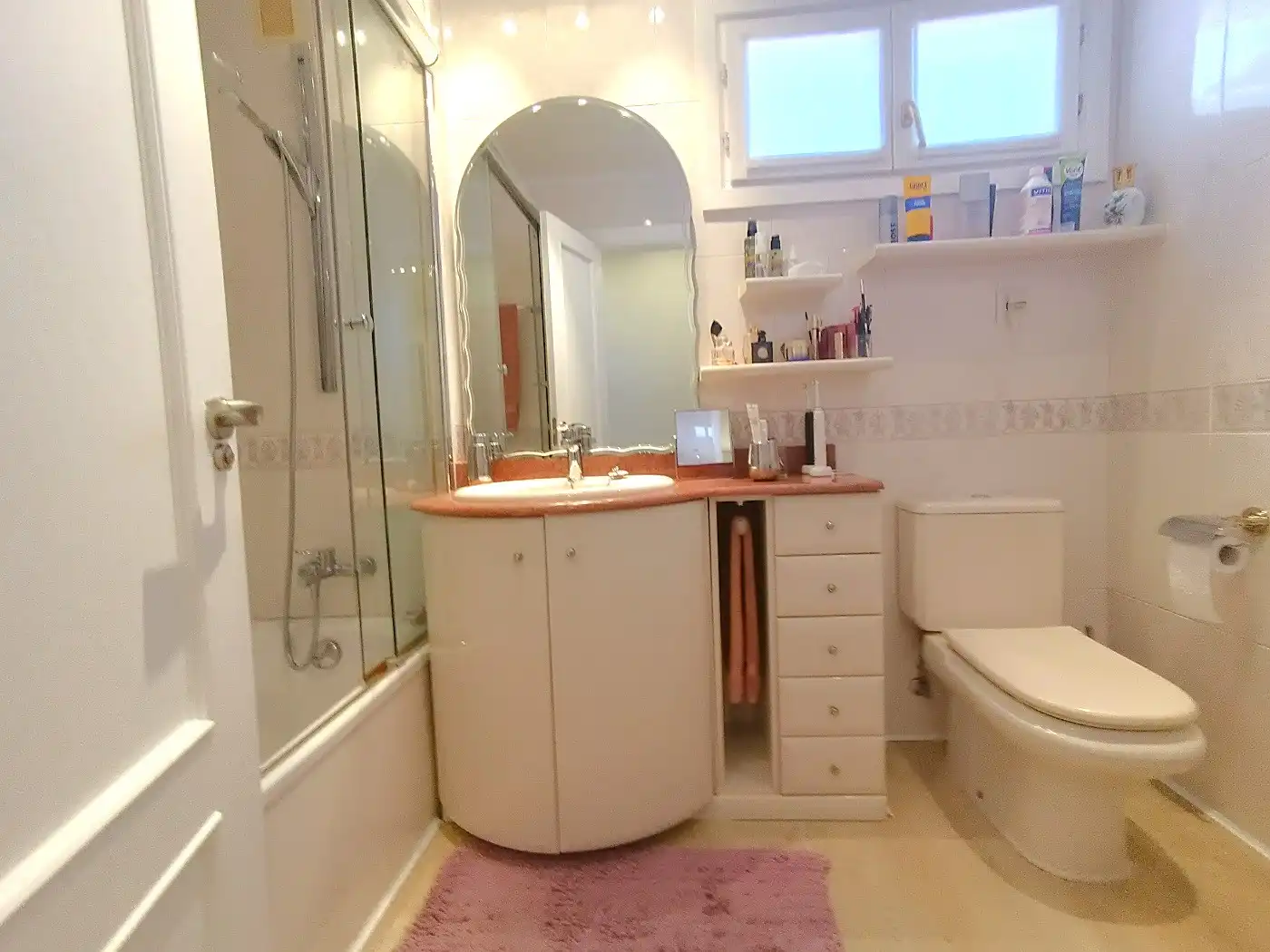 Badezimmer von Dachboden zum Verkauf in Sopela mit Heizung, Terrasse und Abstellraum