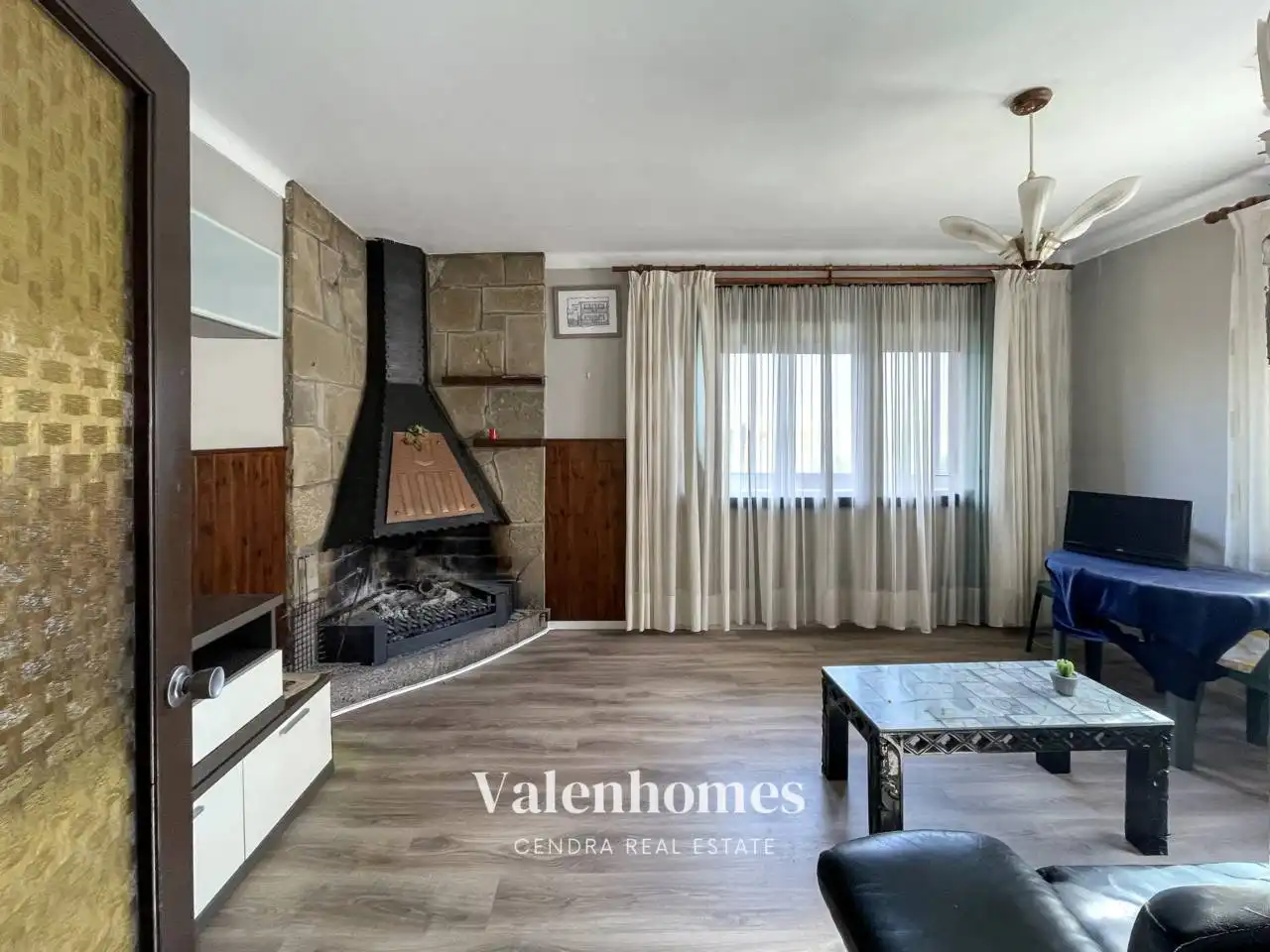 Sala d'estar de Casa o xalet en venda en L'Estany amb Calefacció, Jardí privat i Terrassa