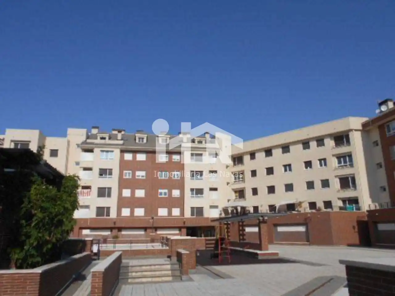 Vista exterior de Pis en venda en Ávila amb Calefacció, Traster i Piscina comunitària