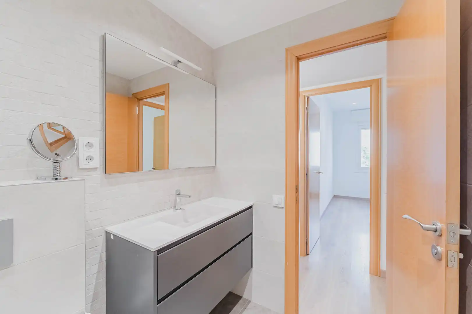 Badezimmer von Wohnung zum Verkauf in Barcelona mit Klimaanlage, Heizung und Parkett