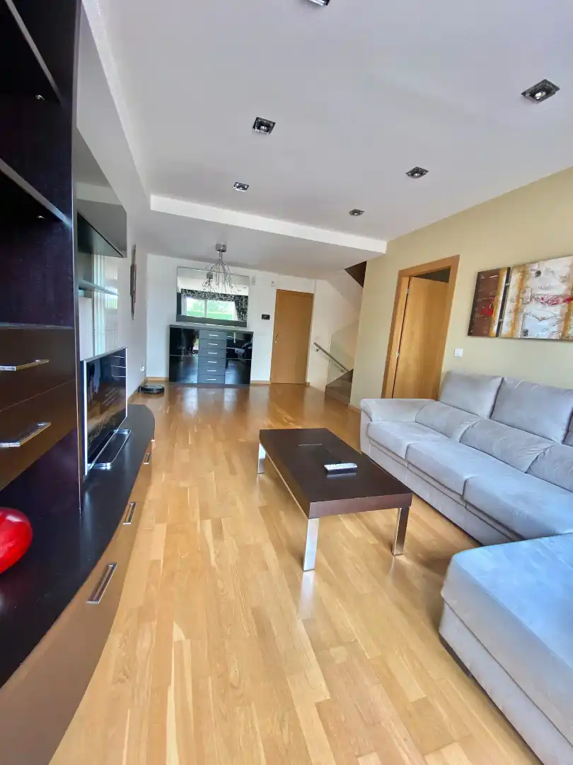 Detached homes for sale in Paseo de Labraza, Zabalgana