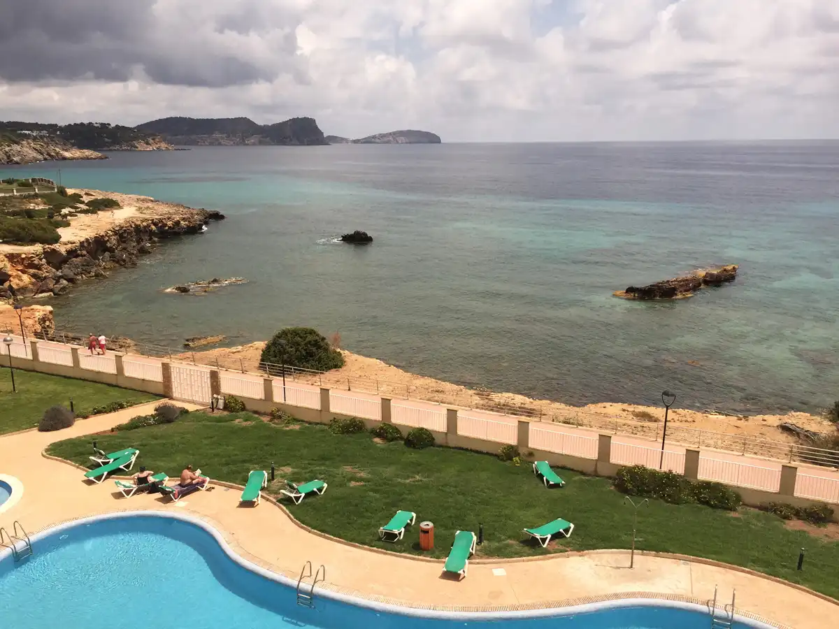 Piscina de Apartamento en venta en Santa Eulària des Riu con Aire acondicionado, Terraza y Amueblado