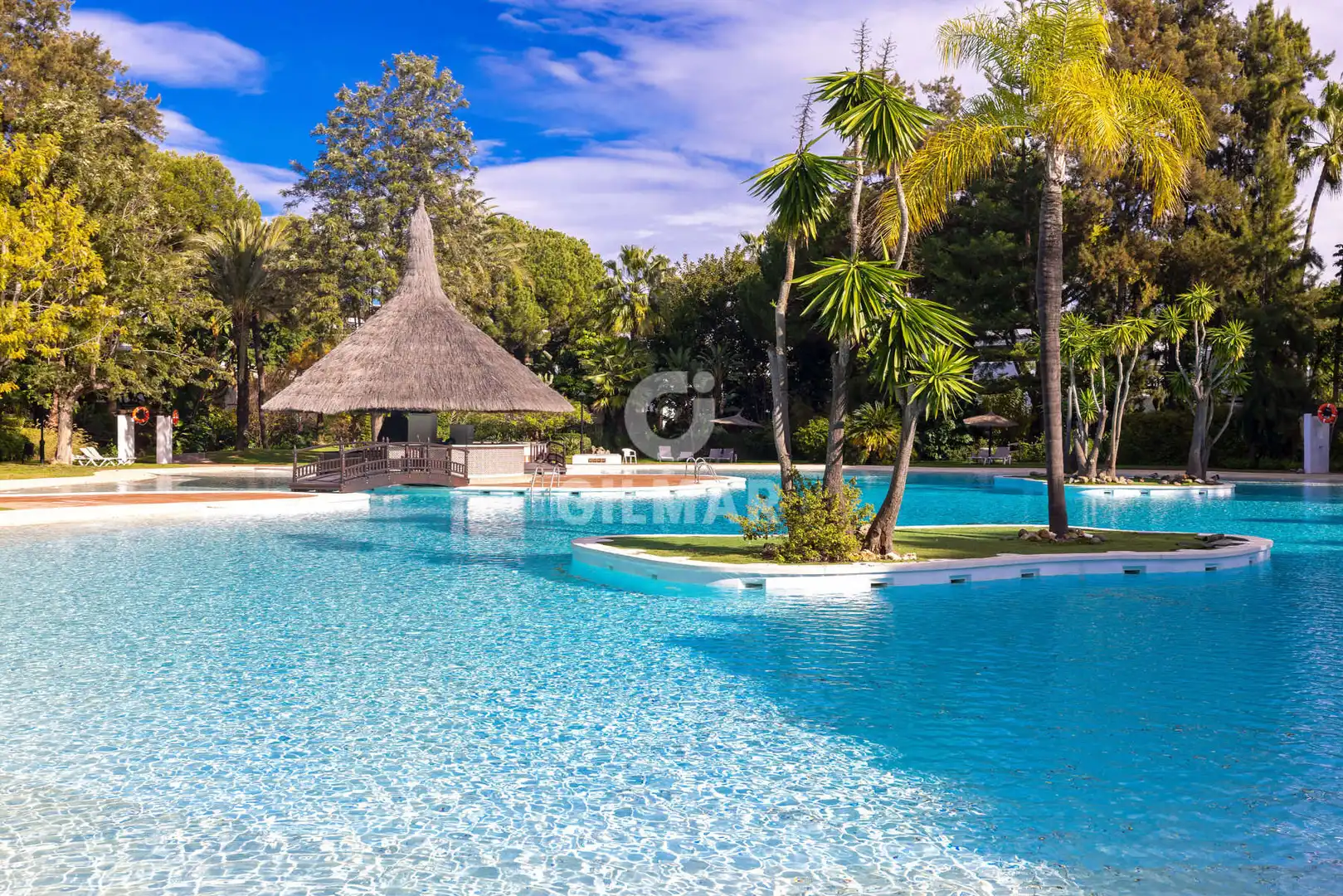 Schwimmbecken von Maisonette zum Verkauf in Estepona mit Heizung, Abstellraum und Balkon