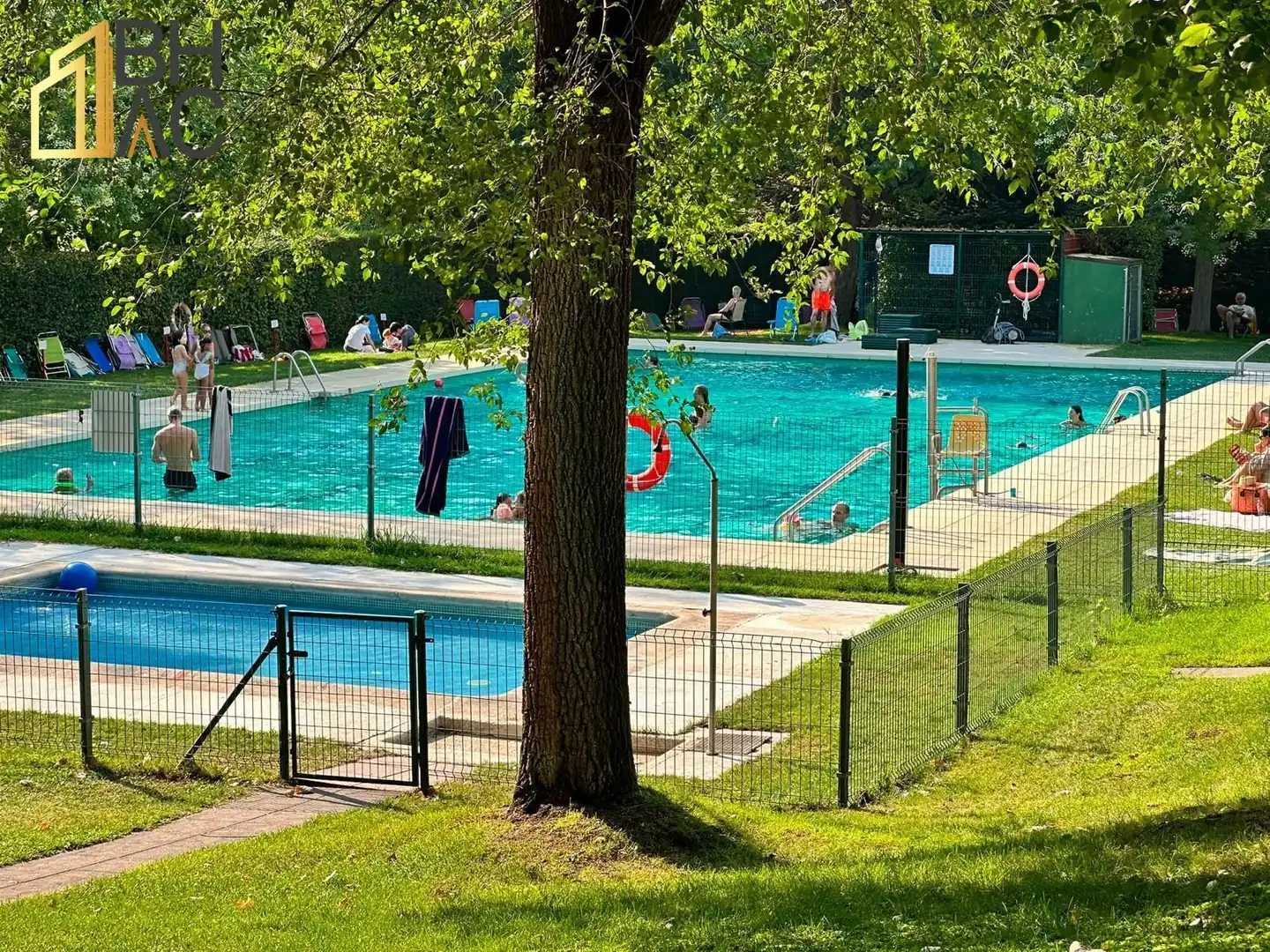 Swimming pool of Flat for sale in El Soto de la Moraleja