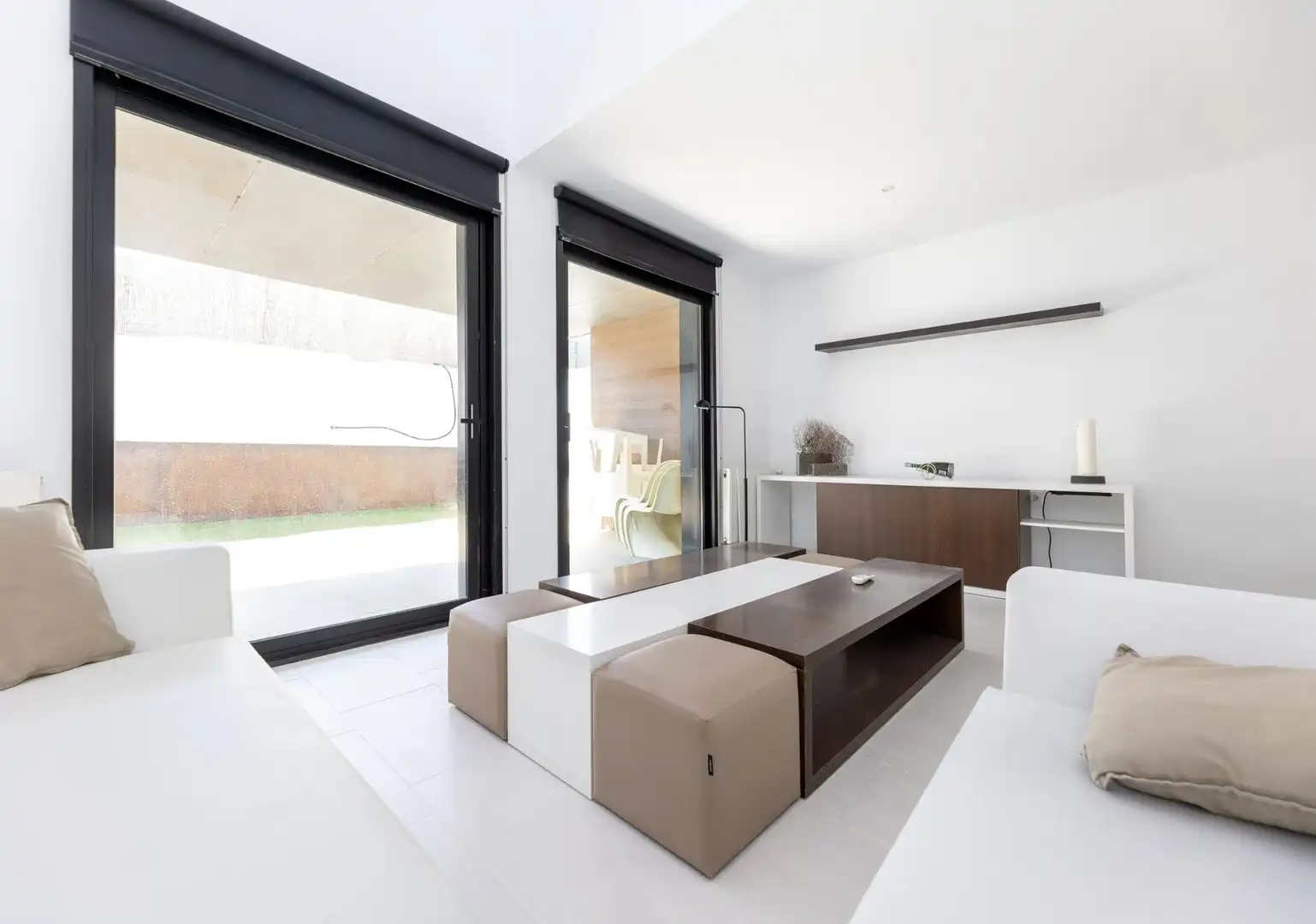 Wohnzimmer von Einfamilien-Reihenhaus zum Verkauf in Albolote mit Klimaanlage, Heizung und Privatgarten