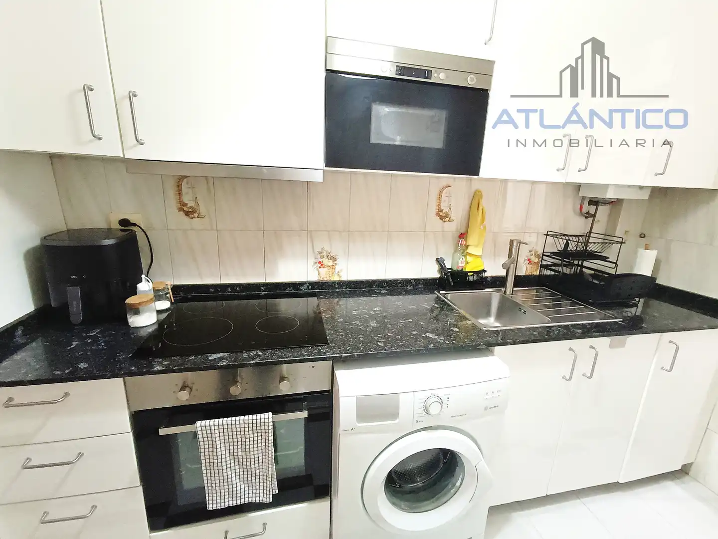Cocina de Apartamento en venta en A Coruña Capital  con Amueblado, Horno y Lavadora