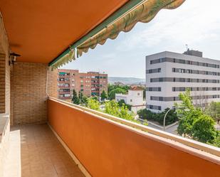 Dormitori de Pis en venda en  Granada Capital amb Terrassa i Balcó