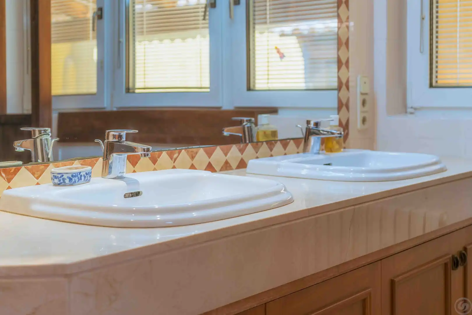 Bathroom of Houses for sale in Esplugues de Llobregat  with Terrace, Storage room and Swimming Pool