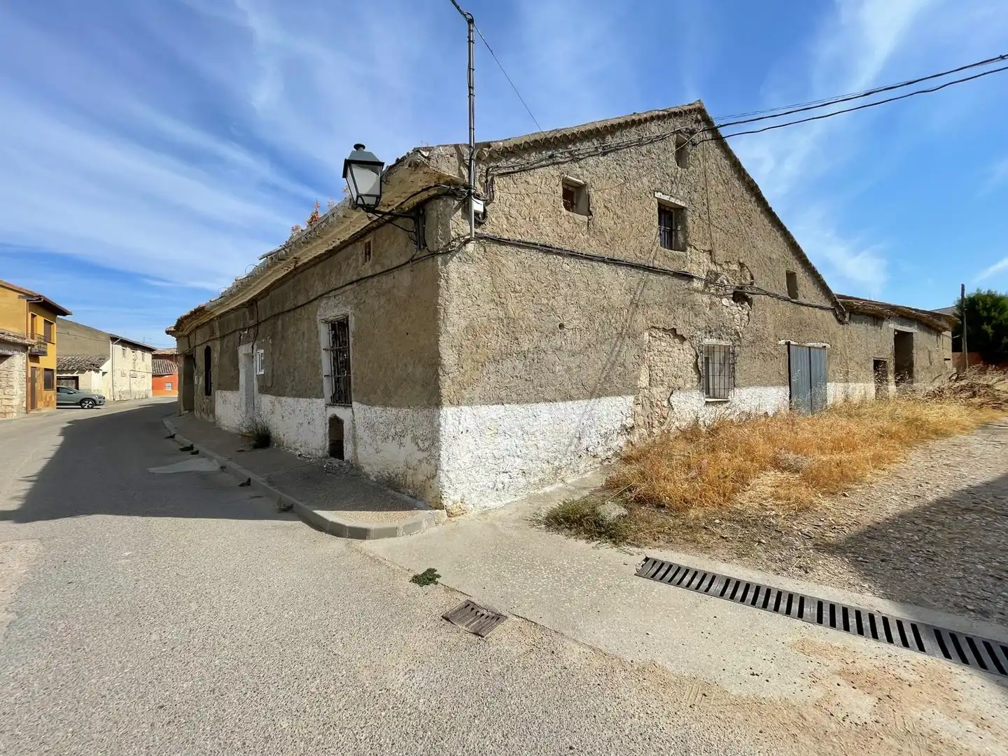 Vista exterior de Finca rústica en venda en Tiedra amb Jardí privat i Traster