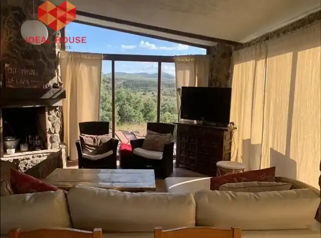 Sala d'estar de Finca rústica en venda en Villacastín amb Jardí privat, Terrassa i Moblat