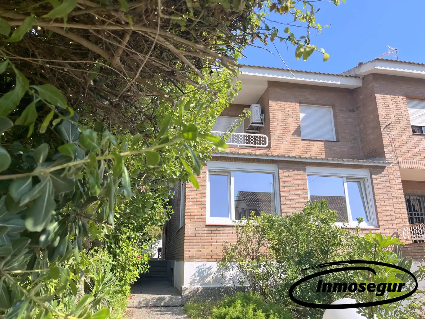 Vista exterior de Casa adosada en venda en Salou amb Aire condicionat, Calefacció i Jardí privat