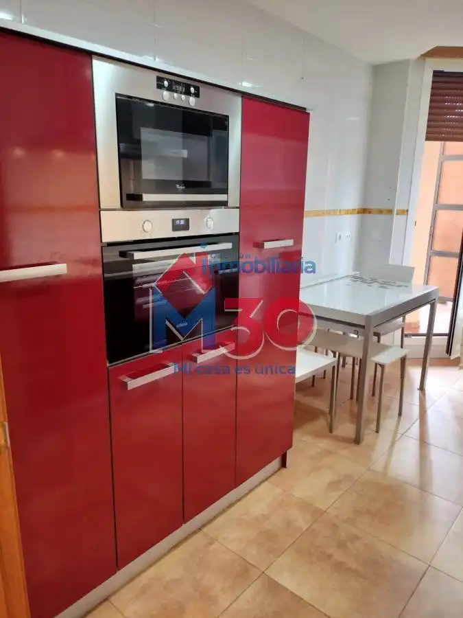 Cocina de Piso en venta en Miranda de Ebro con Calefacción, Terraza y Trastero
