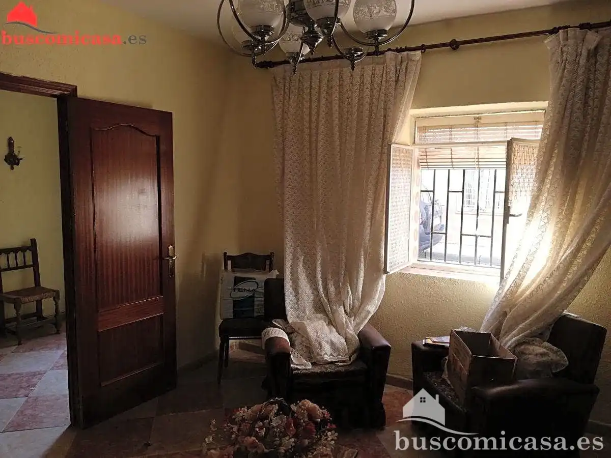 Habitación de Casa adosada en venta en Linares con Aire acondicionado, Jardín privado y Terraza