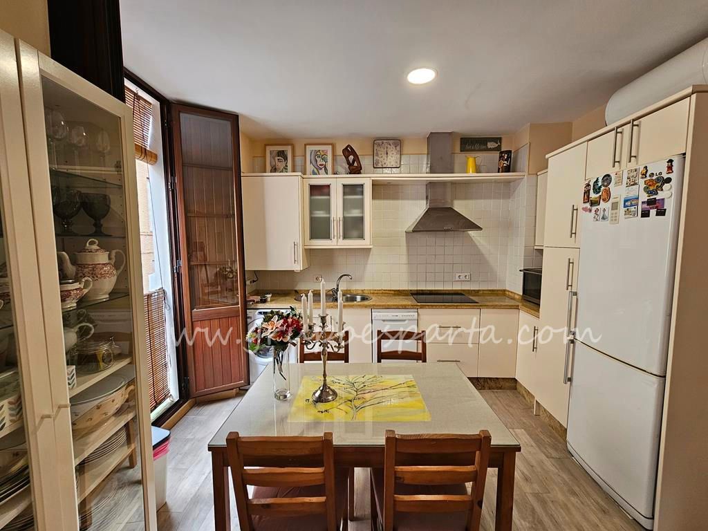 Kitchen of Apartment for sale in  Sevilla Capital  with Air Conditioner and Balcony