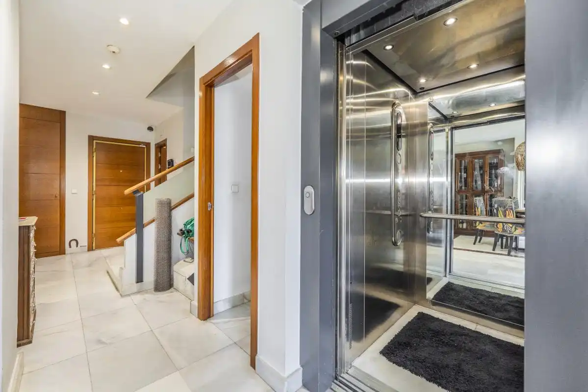 Casa adosada en venta en C. Gutiérrez Canales, Canillejas