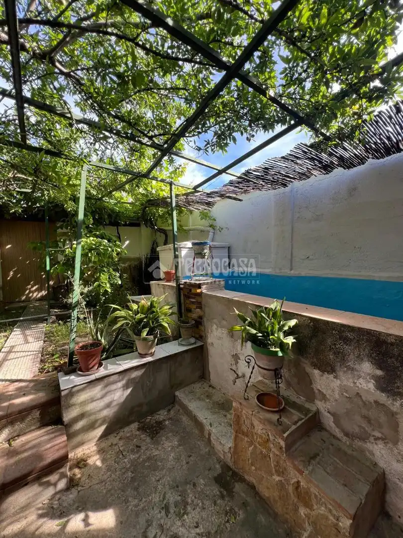 Piscina de Garaje en venta en Lupión