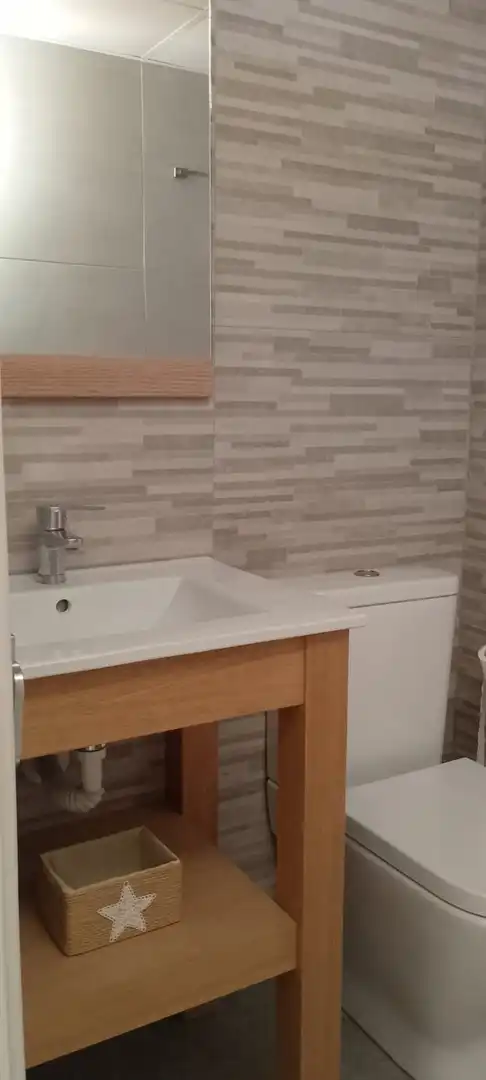 Badezimmer von Wohnung zur Miete in Jaén mit Möbliert
