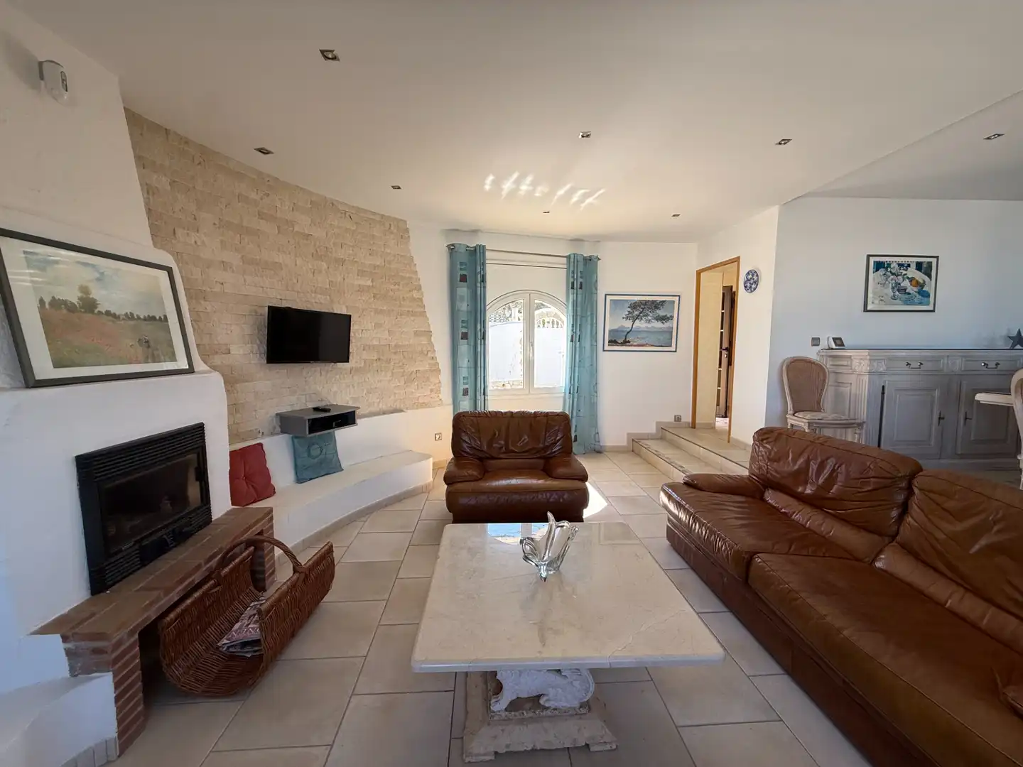 Sala de estar de Casa o chalet en venta en L'Escala con Aire acondicionado, Calefacción y Jardín privado