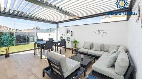 ÁTICO CON PERGOLA BIOCLIMATICA JUNTO AL METRO