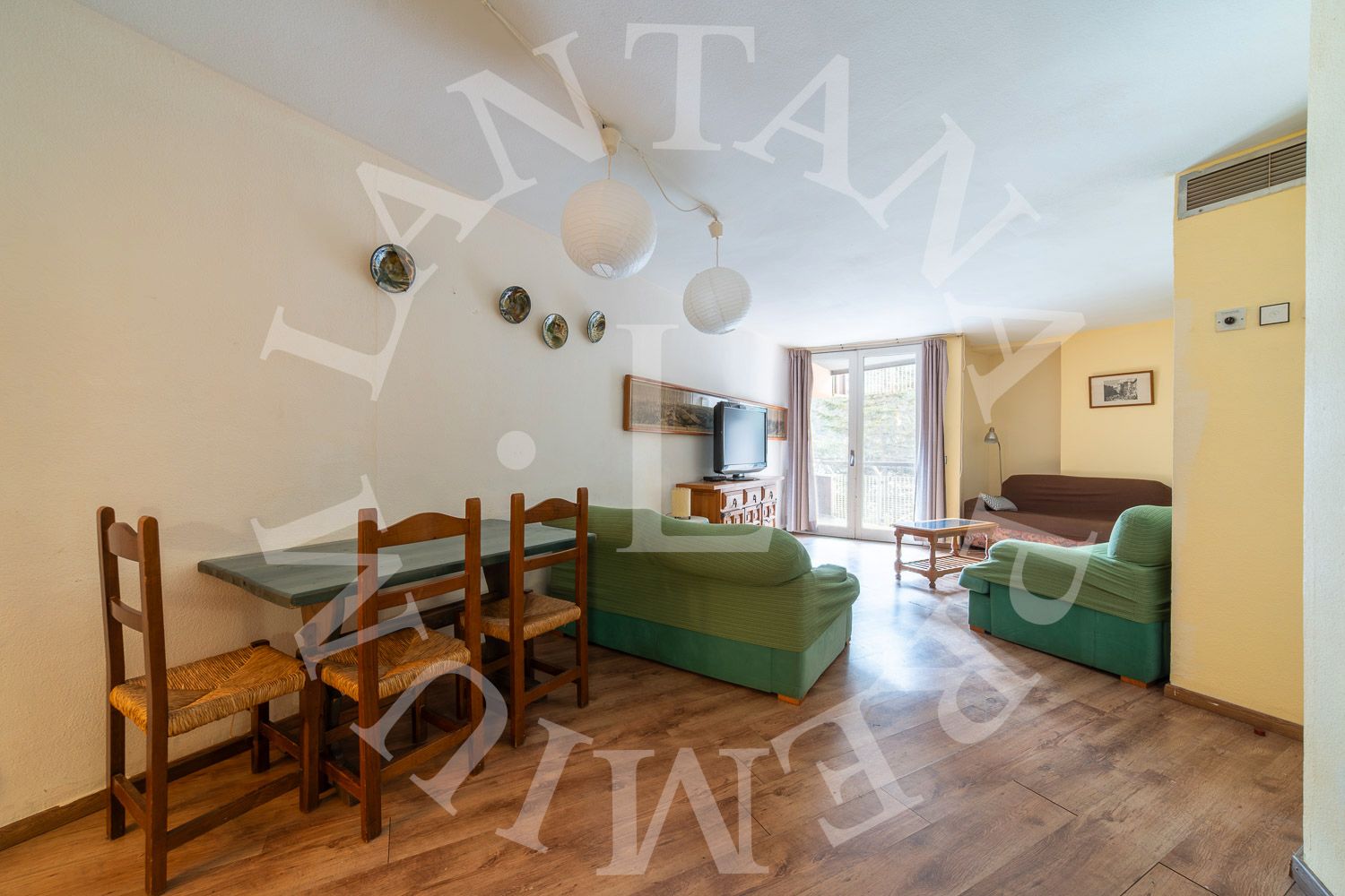 Vista exterior de Pis en venda en Naut Aran amb Calefacció, Traster i Moblat