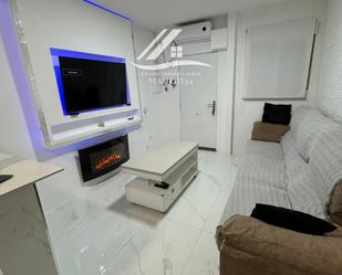 Sala d'estar de Casa o xalet en venda en  Almería Capital amb Aire condicionat, Terrassa i Moblat