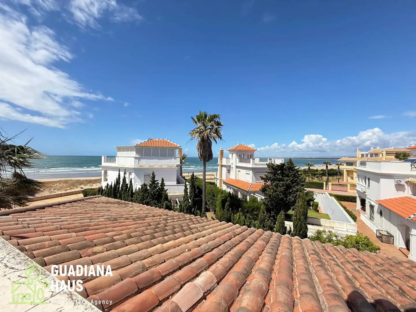 Vista exterior de Casa adosada en venda en Ayamonte amb Aire condicionat, Calefacció i Jardí privat